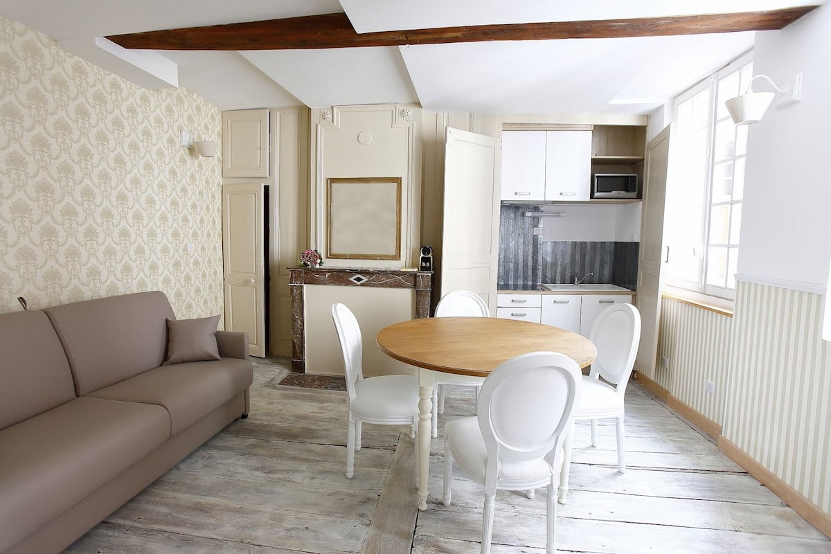Penthouse, 1 slaapkamer (Appartement B11) | 1 slaapkamer, luxe beddengoed, individueel gedecoreerd