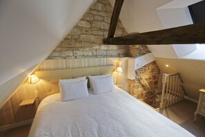 Deluxe suite, 3 slaapkamers | 1 slaapkamer, luxe beddengoed, individueel gedecoreerd