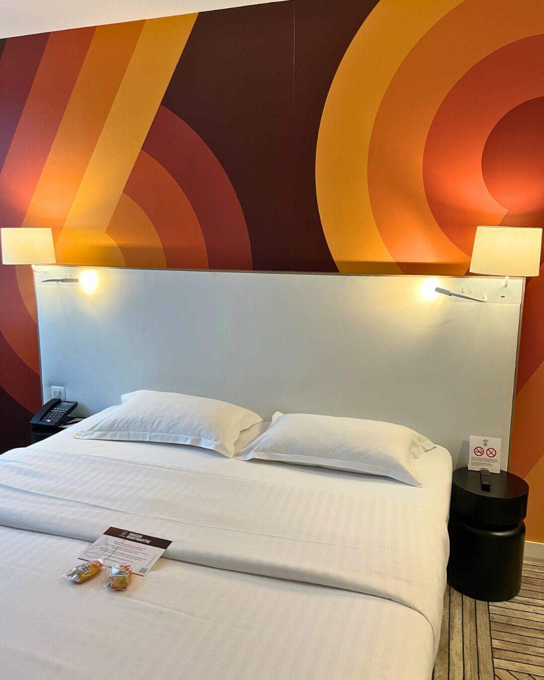 Premium Double Room | Peralatan tempat tidur premium, peti besi dalam bilik 