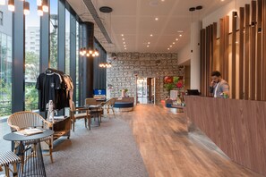 Lobby - The Originals Boutique, Hôtel Maison Montmartre Paris Les Puces (Paris)
