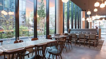 Frukostbuffé varje dag (EUR 20 per person)