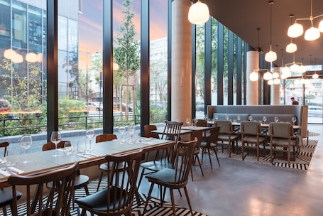 Desayuno buffet (EUR 20 por persona)