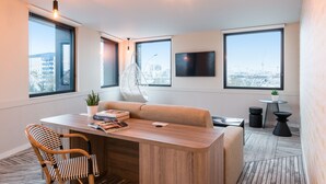 Suite | Premium bedding, in-room safe, desk, blackout curtains - The Originals Boutique, Hôtel Maison Montmartre Paris Les Puces (Paris)