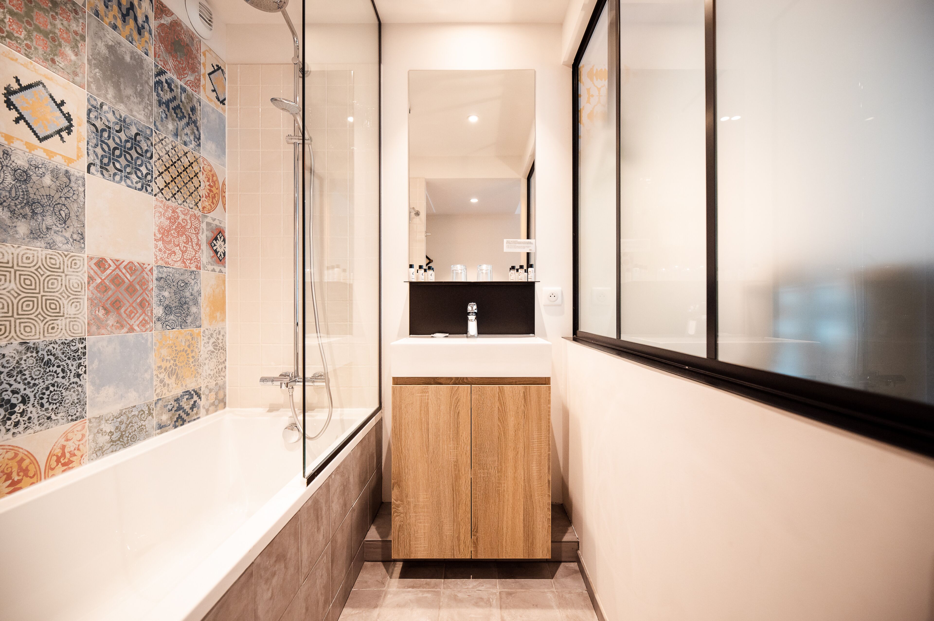 executive double or twin room | bathroom | free toiletries, hair dryer, towels, soap