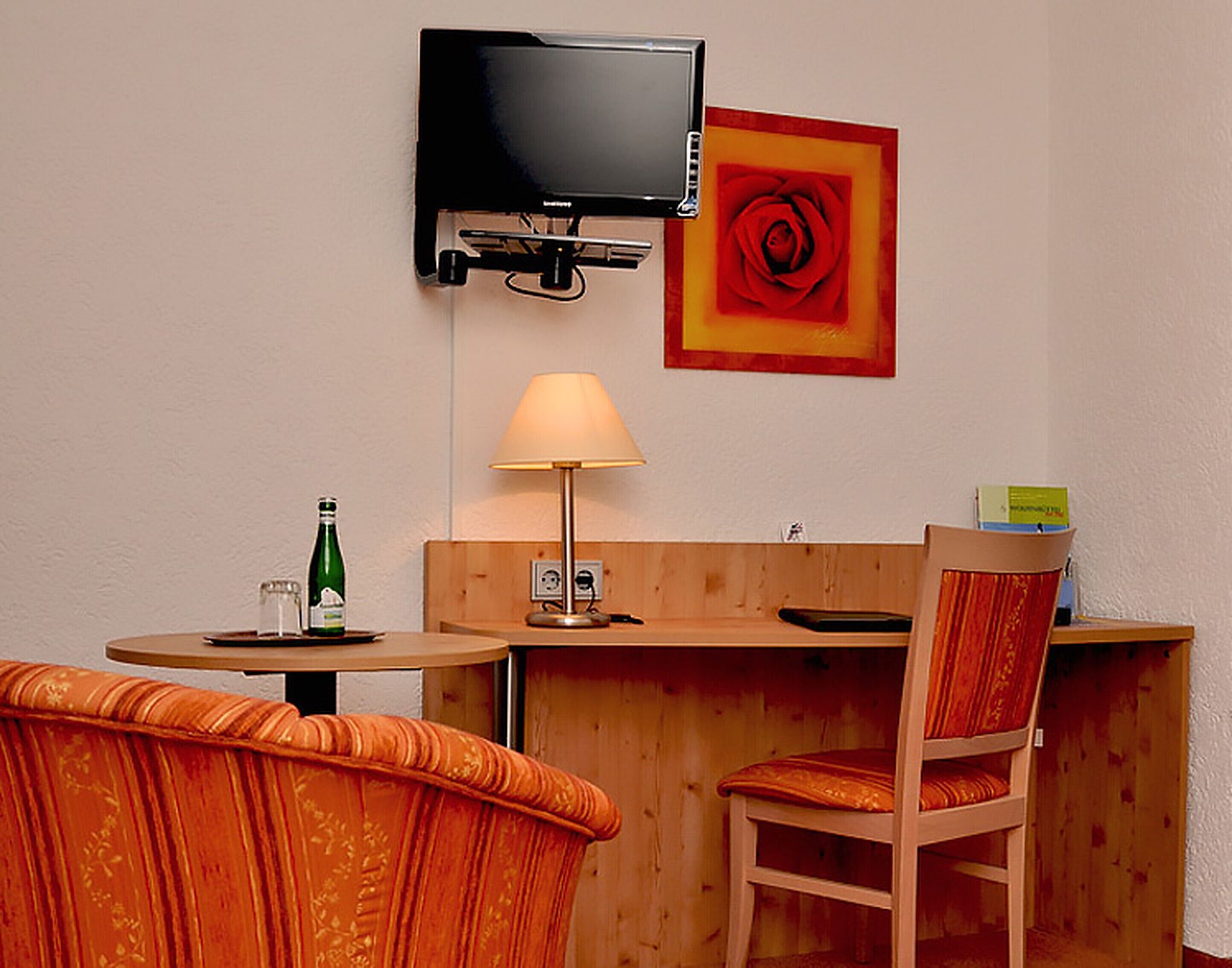 single room | living area | flat-screen tv