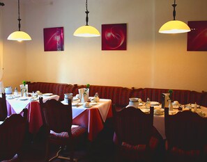Daily continental breakfast for a fee - Hotel Landhaus Duerkop (Wolfenbuettel)