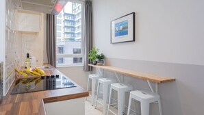 Shared kitchen - Central Belfast Apartments: 7 Camden Street (Belfast)