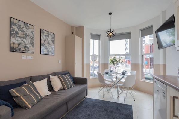 Family Apartment, Private Bathroom (Two Bedroom ) | Lounge