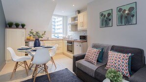 Lounge - Central Belfast Apartments: 7 Camden Street (Belfast)