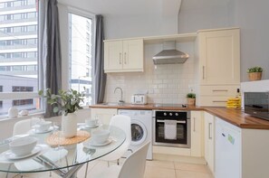 Apartment, Private Bathroom (One Bedroom) | Shared kitchen