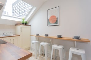 Deluxe Apartment, Private Bathroom (Two Bedroom) | Shared kitchen
