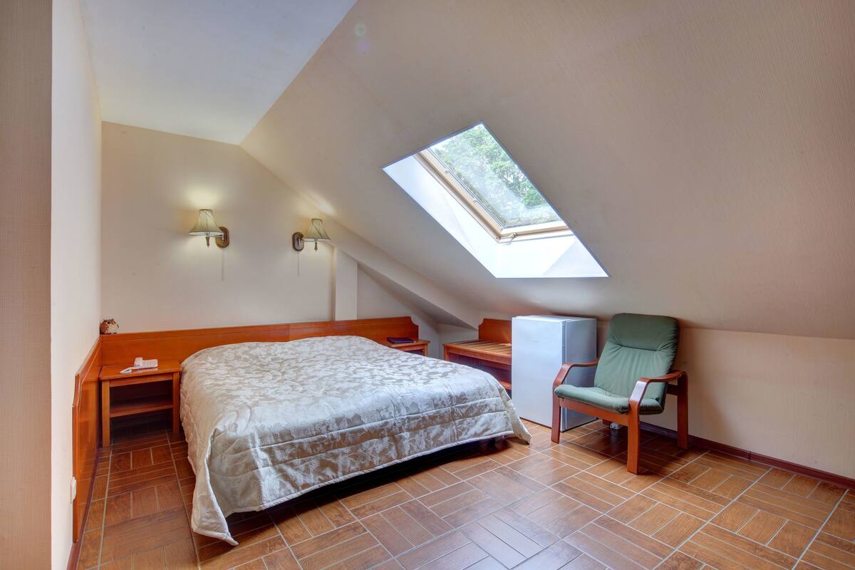 In-room safe, desk, iron/ironing board, free WiFi