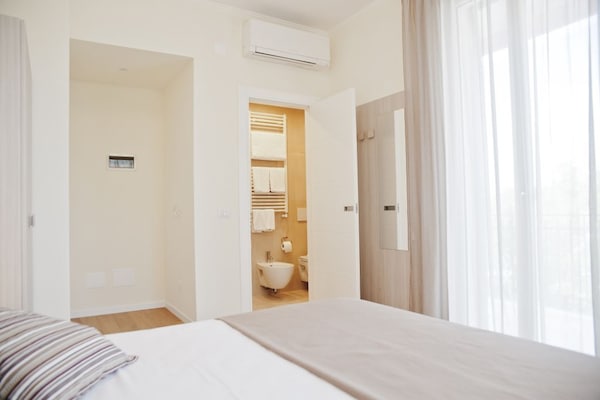 Minibar, in-room safe, desk, free WiFi