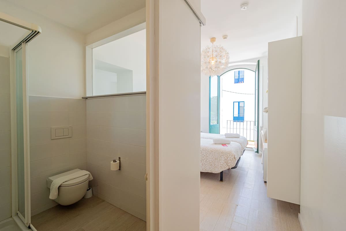 Chambre Quadruple, terrasse | 1 chambre, coffres-forts dans les chambres, bureau