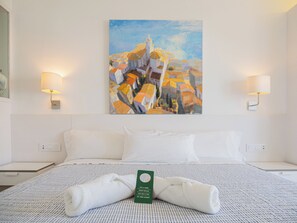 In-room safe, desk, soundproofing, free WiFi - Hostal Marina Cadaqués (Cadaqués)