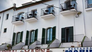 Façana frontal de l'allotjament