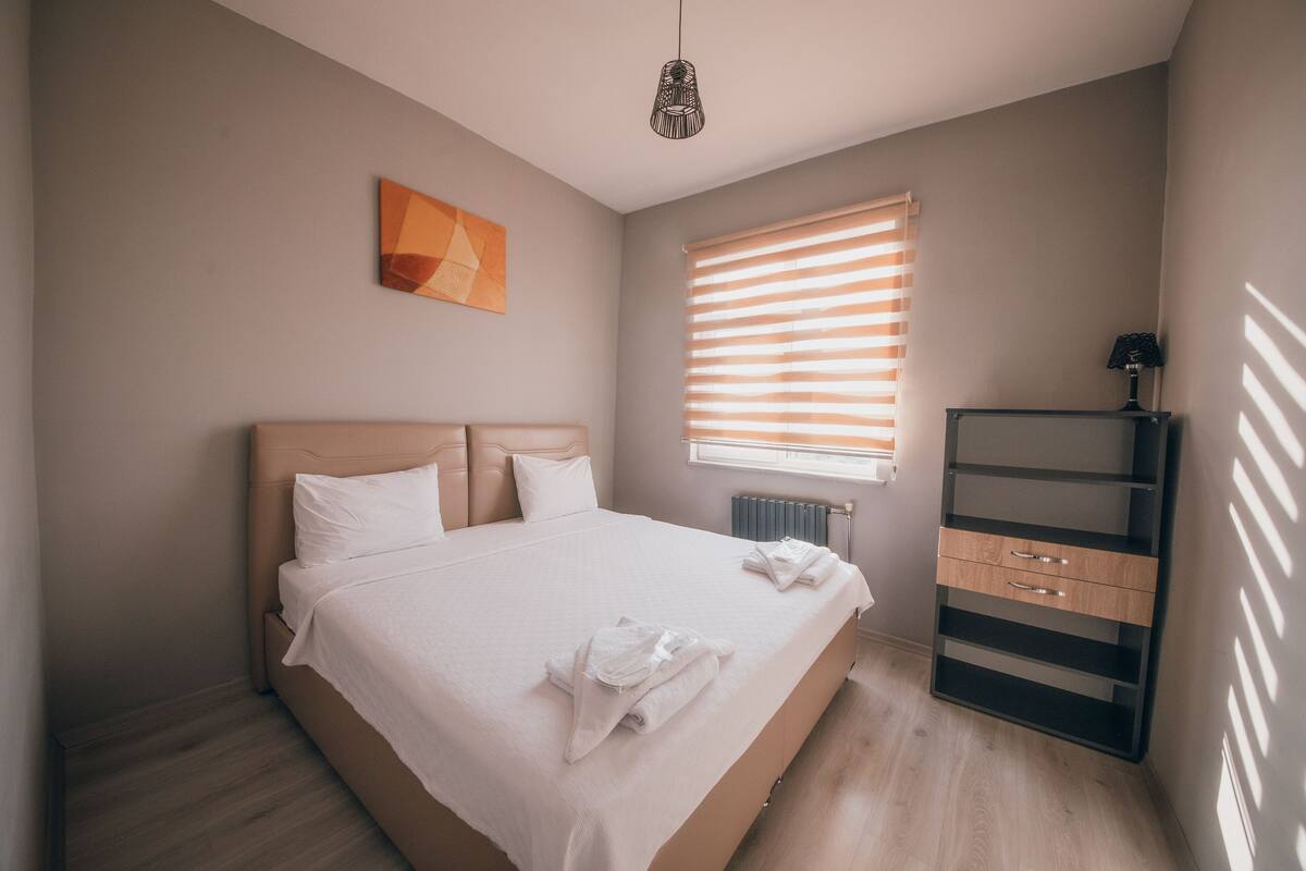 Chambre triple familiale, 1 chambre | Bureau, accès au Wi-Fi (inclus)