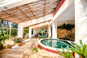 Couples treatment rooms, sauna, hot tub, steam room, massages