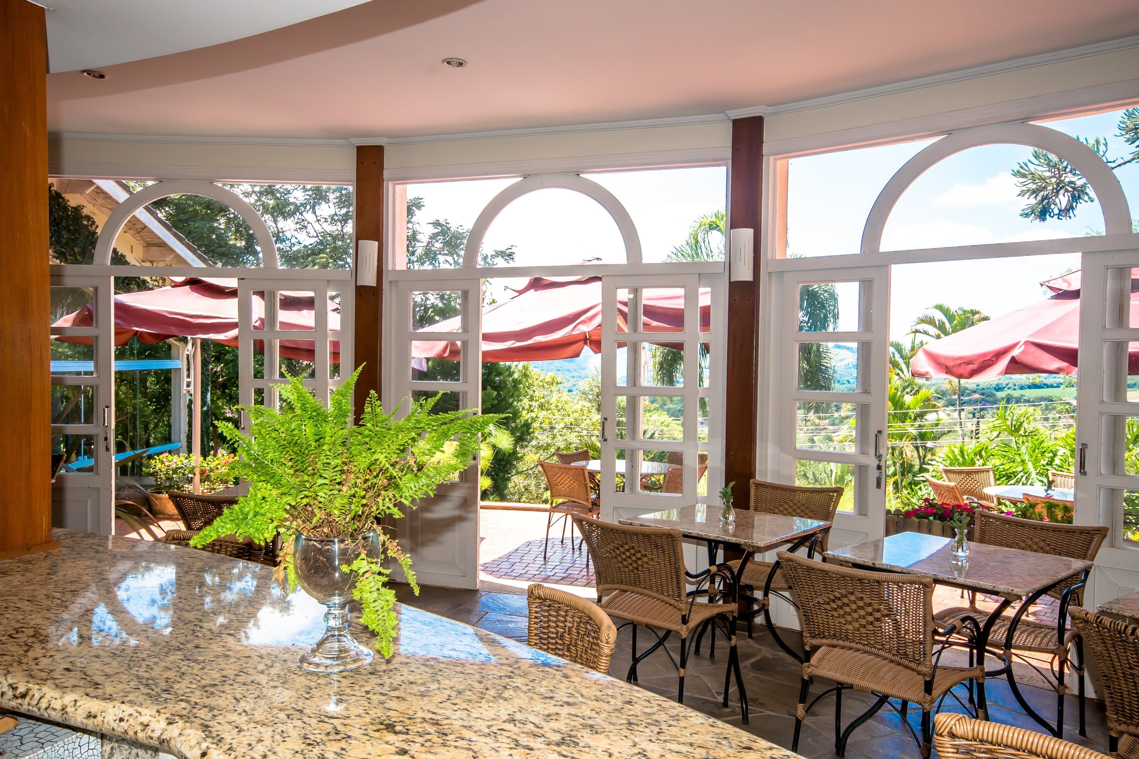 Bar junto a la piscina