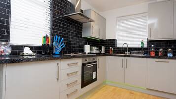 Apartment, Private Bathroom (Occupancy 8) | Restaurant