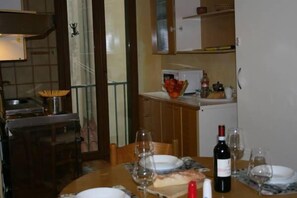 Apartment, 1 Schlafzimmer | Eigene Küche | Großer Kühlschrank, Mikrowelle, Herdplatte