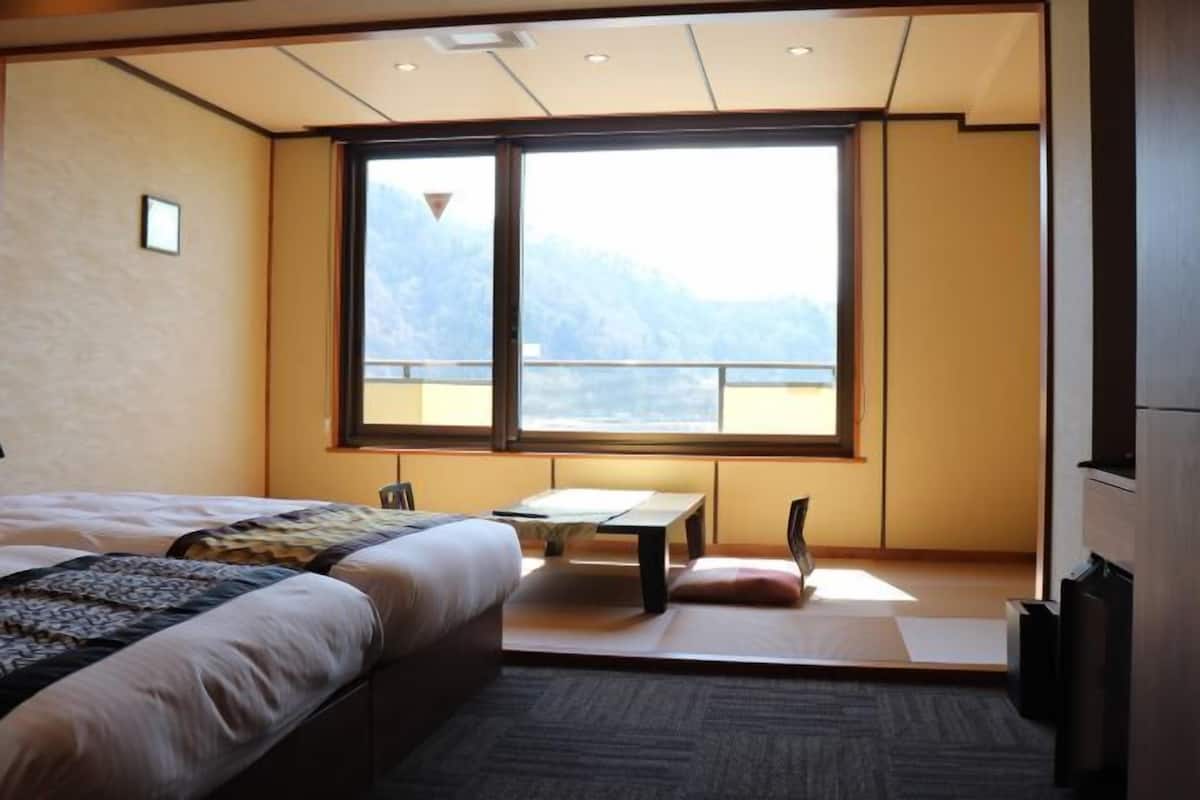 In-room safe, free WiFi