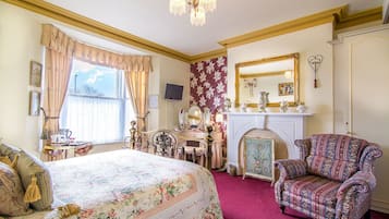 Romantic Double Room (Victorian, external private bathroom) | Premium bedding, in-room safe, soundproofing, iron/ironing board