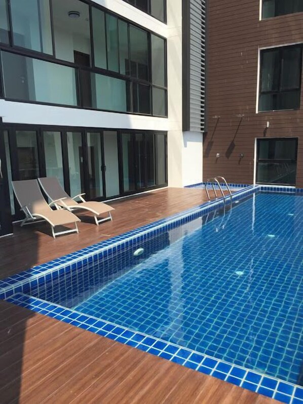 Outdoor pool - The High One 2 Condo (Chonburi)