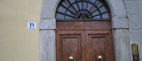 Majoituspaikan sisäänkäynti