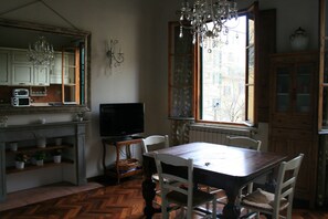 Apartment, 1 Schlafzimmer | Wohnbereich | Flachbildfernseher