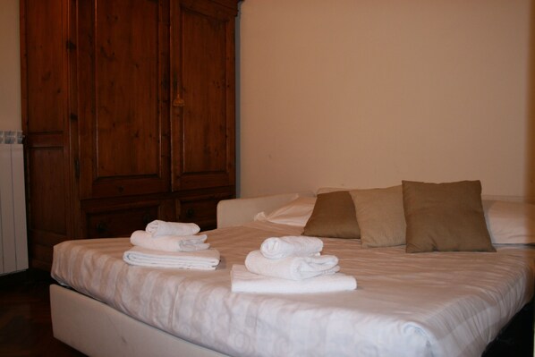 Apartment, 1 Bedroom | 1 bedroom, premium bedding, individually decorated - Allegri (Florence)