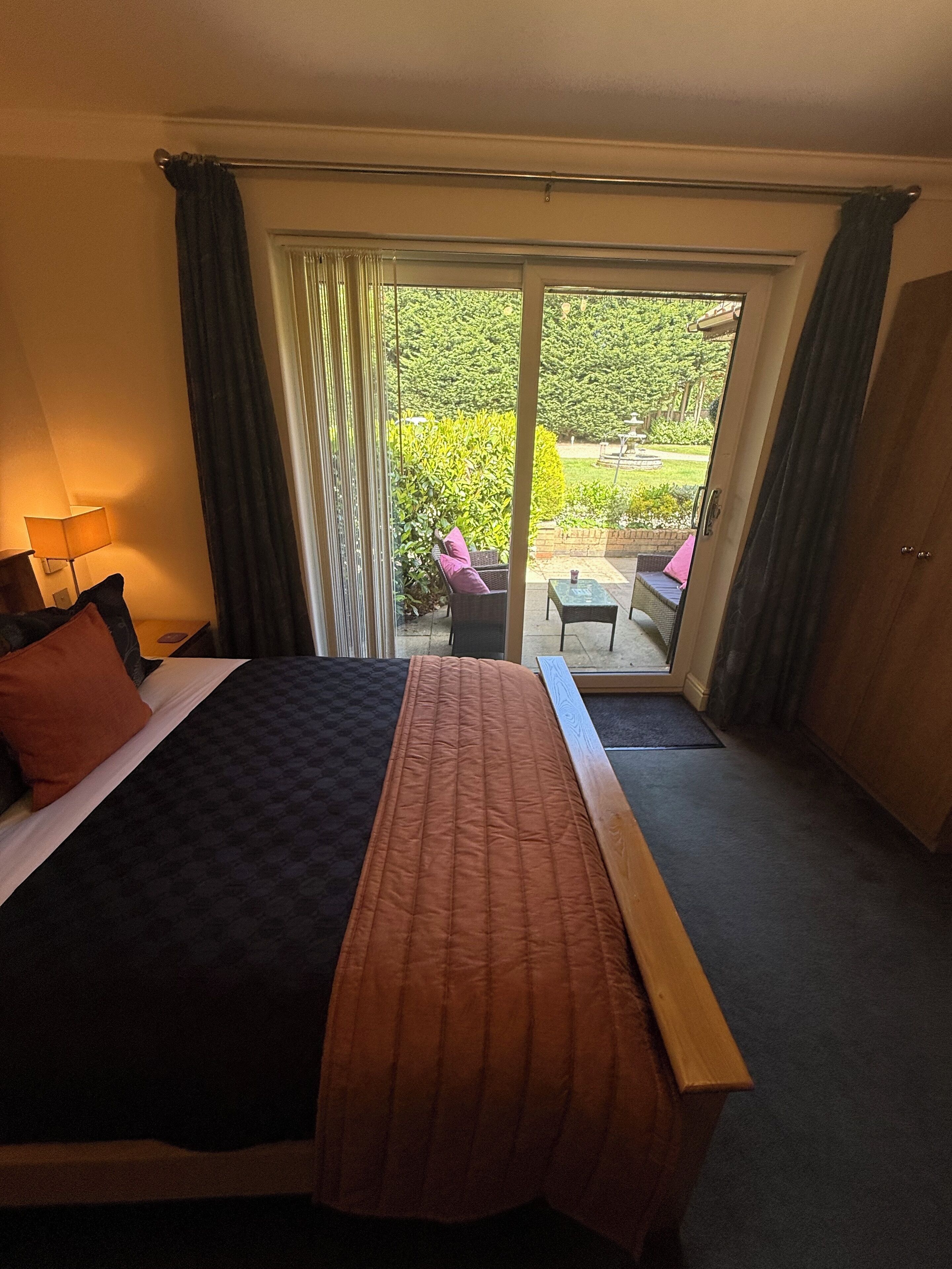 Double Room | Minibar, desk, iron/ironing board, free WiFi