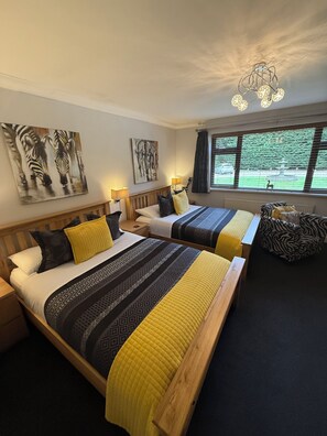 Minibar, desk, iron/ironing board, free WiFi - Barncroft Luxury Guest House (Solihull)