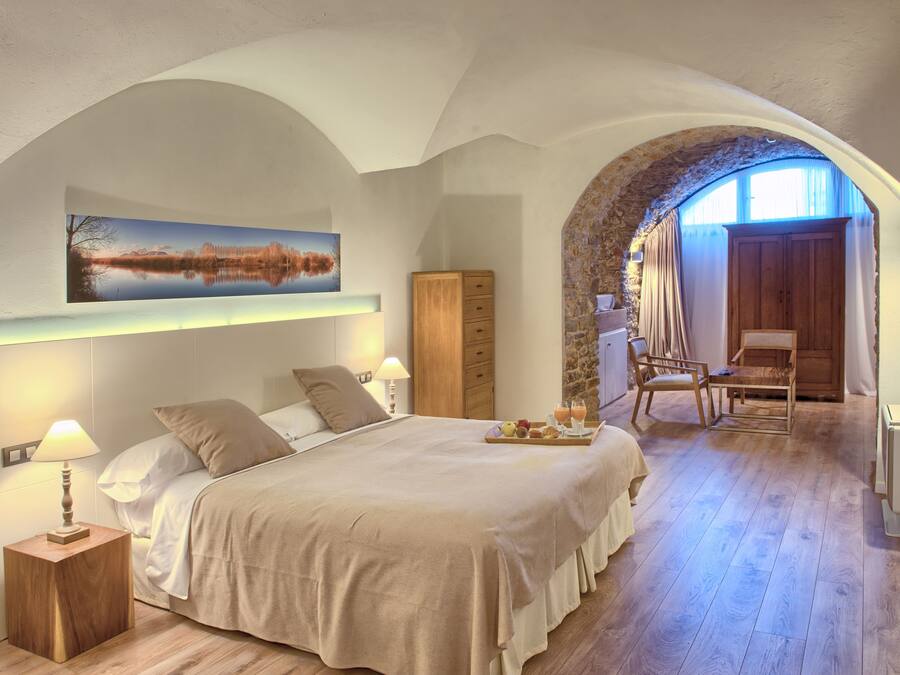 Familiekamer | Een minibar, een kluis op de kamer, verduisterende gordijnen