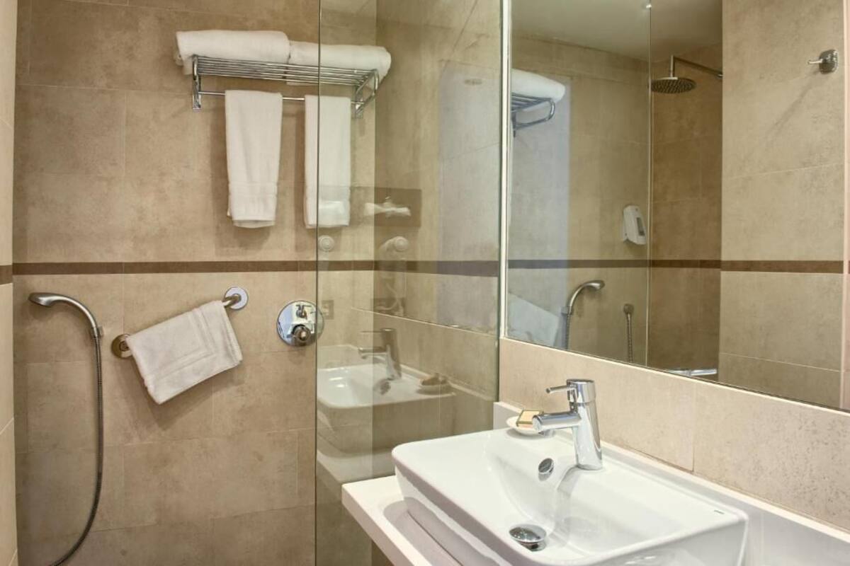 shower, free toiletries, hair dryer, towels