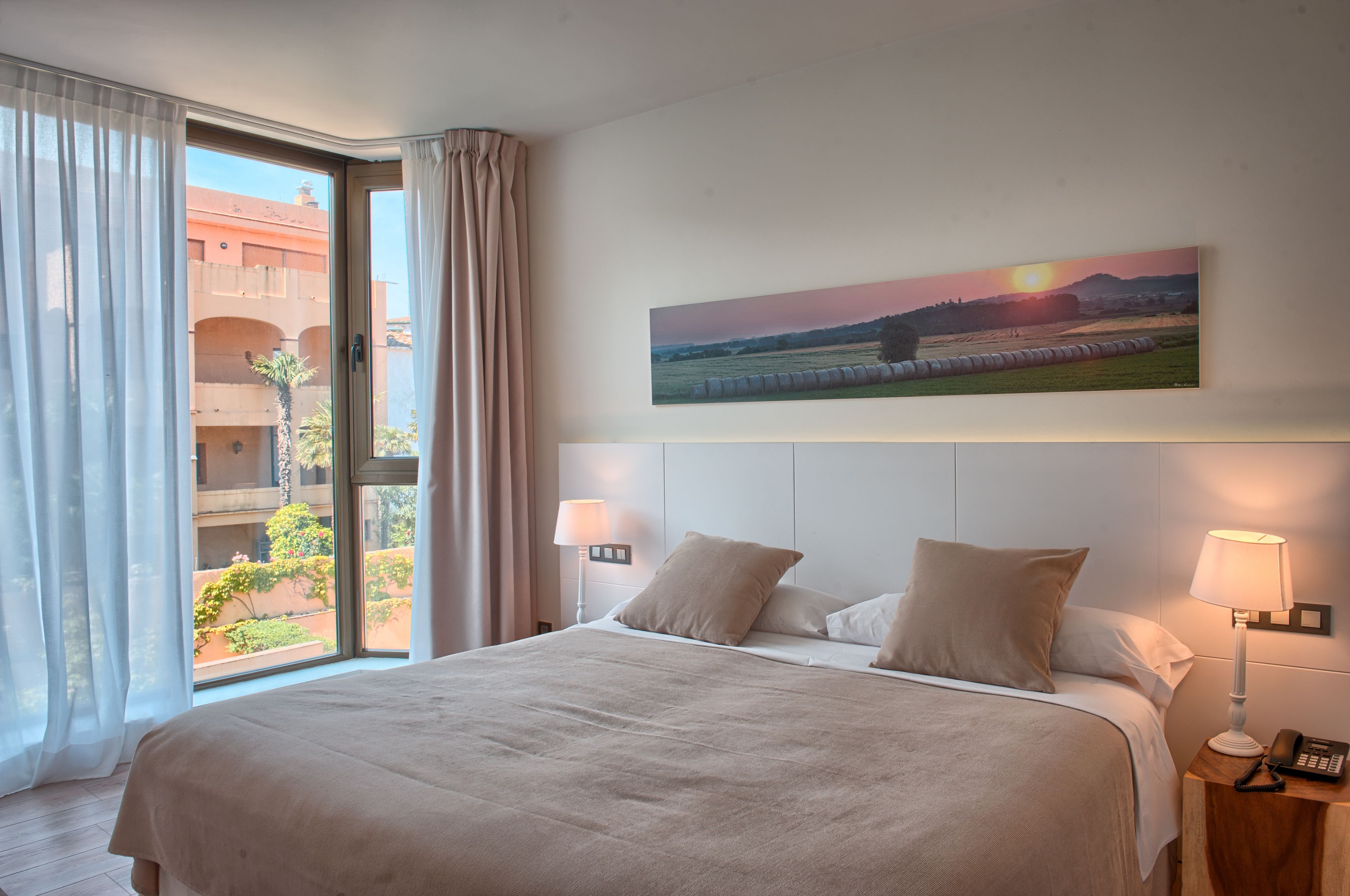 superior double room | minibar, in-room safe, blackout curtains, free wifi