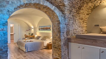 Family Room | Minibar, in-room safe, blackout curtains, free WiFi