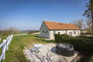 Comfort House, Ensuite (3 Eoiles) | Exterior - La Tour de Lierre 3 (Ciran)