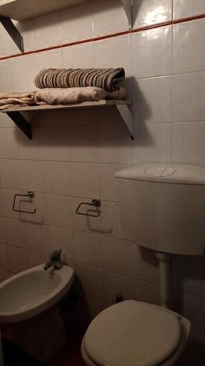 Apartment, 1 Bedroom, Garden Area | Bathroom - La corte del lungarno (Florence)
