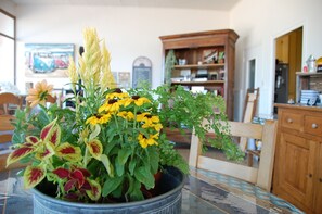 Tägliches inbegriffenes kontinentales Frühstück