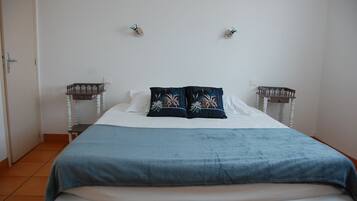 Family Room | 1 bedroom, premium bedding, desk, soundproofing