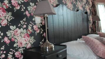 Vierpersoonskamer | 1 slaapkamer, luxe beddengoed, een bureau, geluiddichte muren