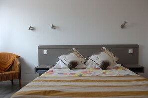 Double Room (Côté Loire 2) | 1 bedroom, premium bedding, desk, soundproofing