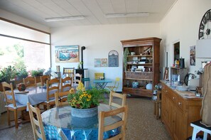 Dagelijks continentaal ontbijt inbegrepen