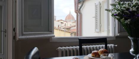 Appartement, 1 slaapkamer | Woonruimte | Een flatscreentelevisie