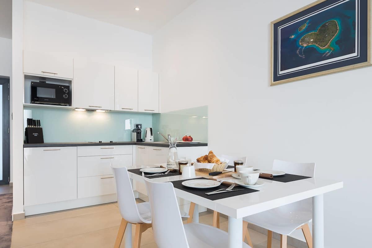 apartment, sea view (lavanda) | in-room dining