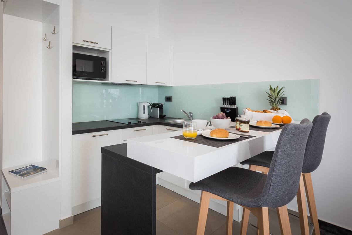 studio, sea view | private kitchen | fridge, espresso maker, coffee/tea maker, electric kettle