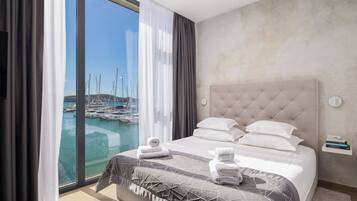 Studio with Sea View | Hochwertige Bettwaren, Betten mit Memory-Foam-Matratzen, Zimmersafe
