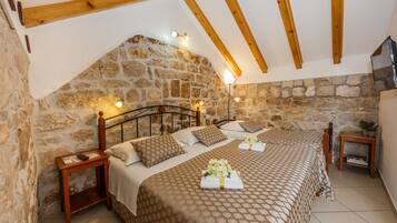 Deluxe Studio (Radunica 17) | In-room safe, desk, laptop workspace, soundproofing