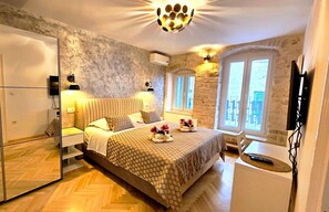 Deluxe Apartment, 2 bedrooms (at address Ispod ure 3) | In-room safe, desk, laptop workspace, soundproofing - Villa Spaladium (Split)